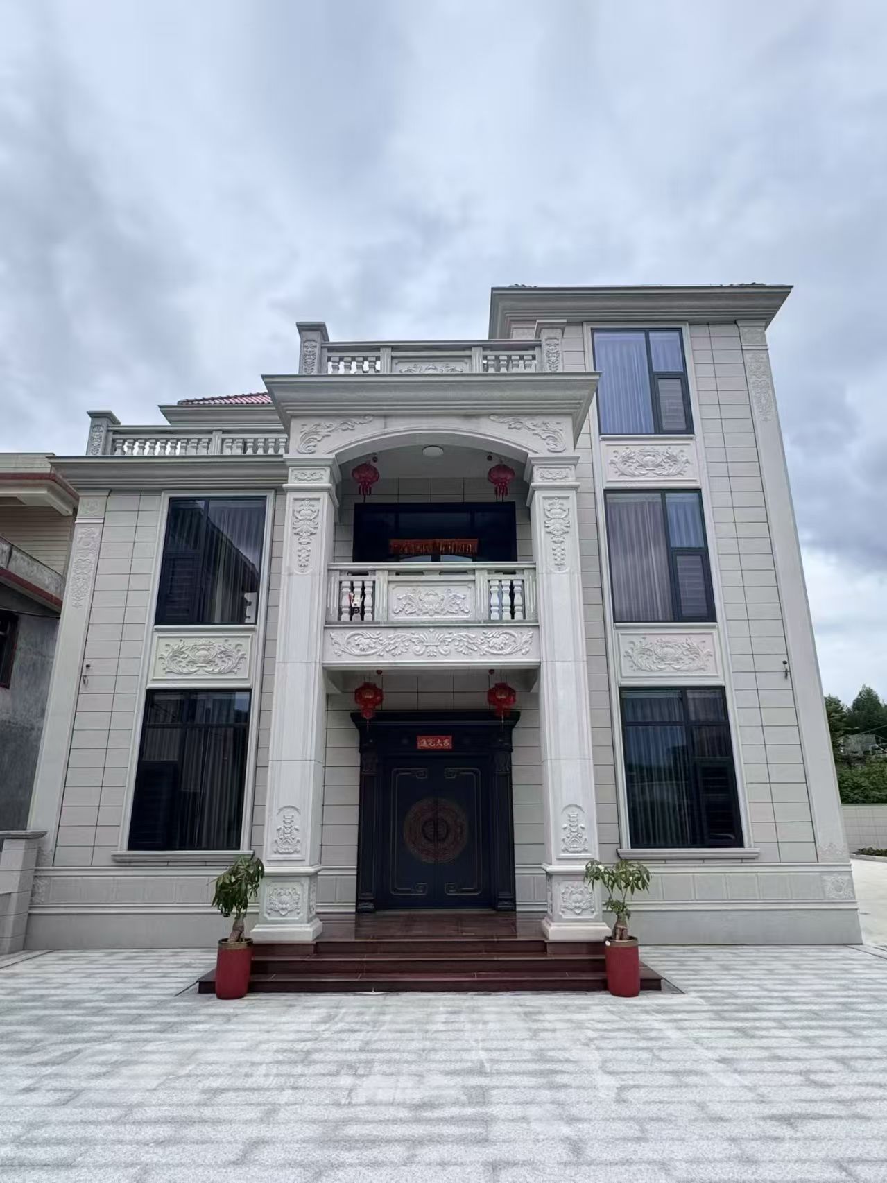 贵港 芝麻白石材别墅干挂案例展示