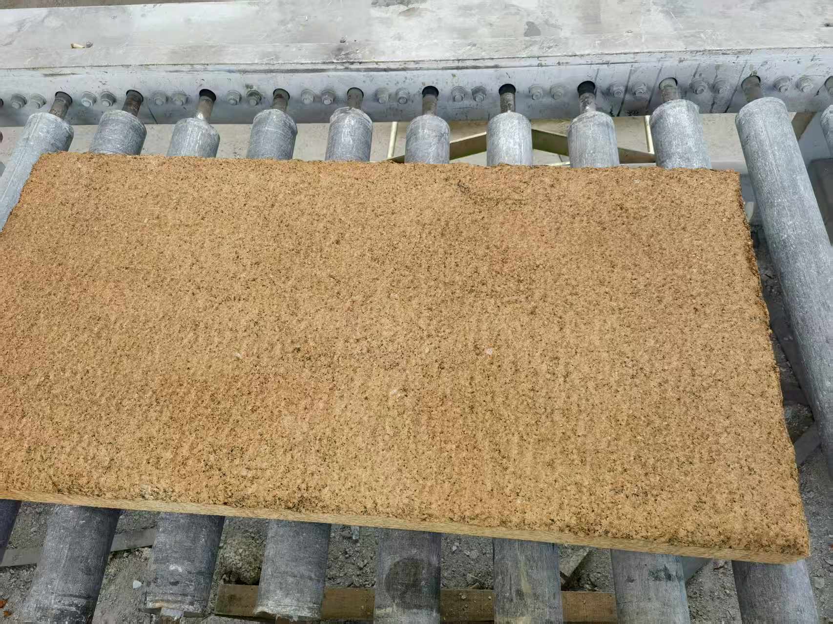 贵港 菠萝面老石板，做旧仿古石，流水线生产加工