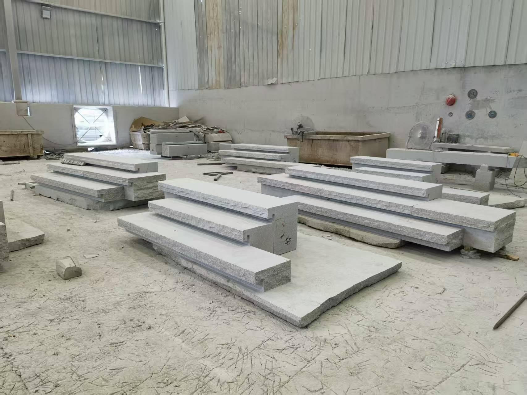贵港 整石台阶（大面火烧+侧面自然面），出货前厂内拼装