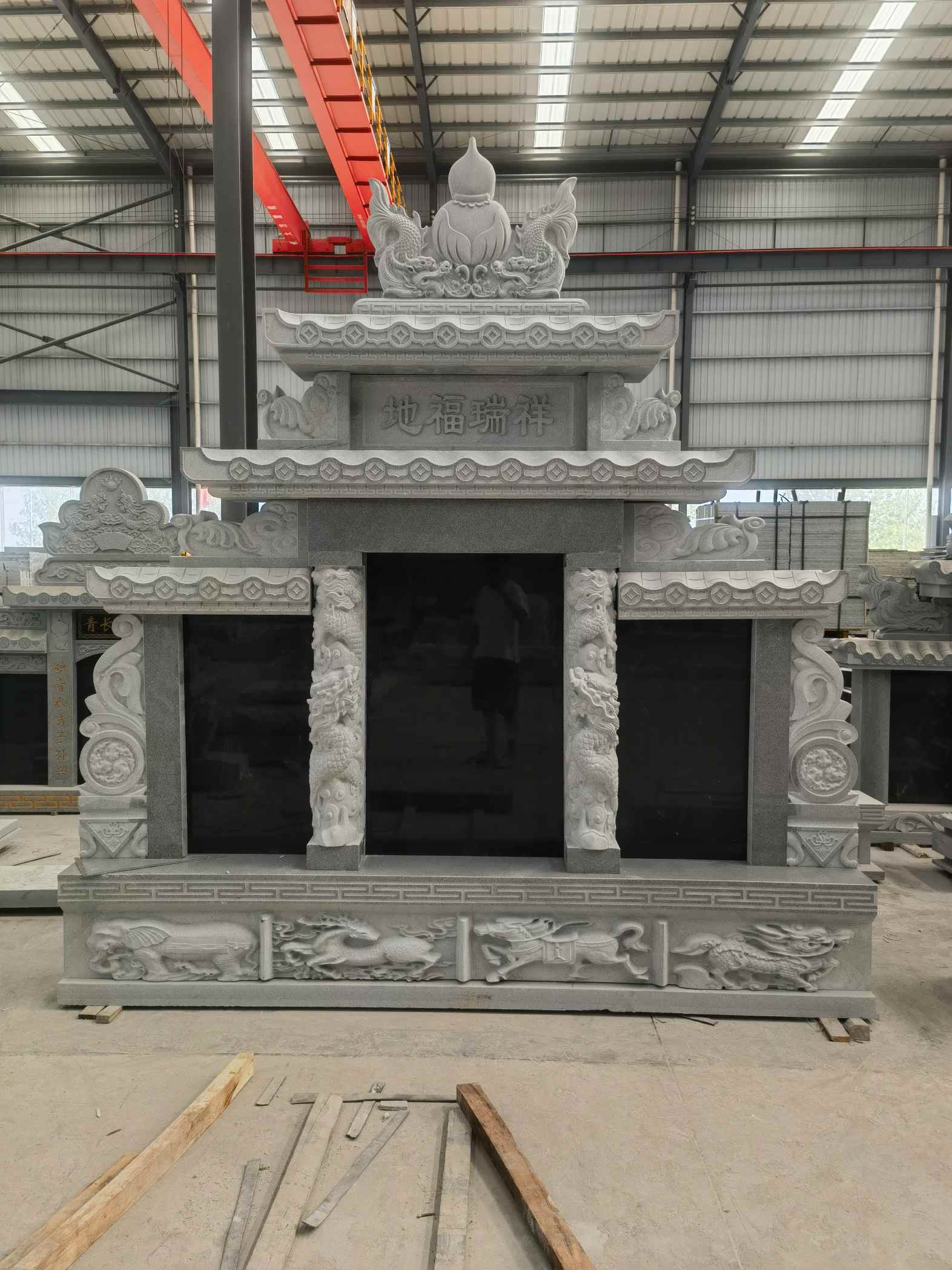 贵港 芝麻灰高档墓碑、土墓，一套也支持定做